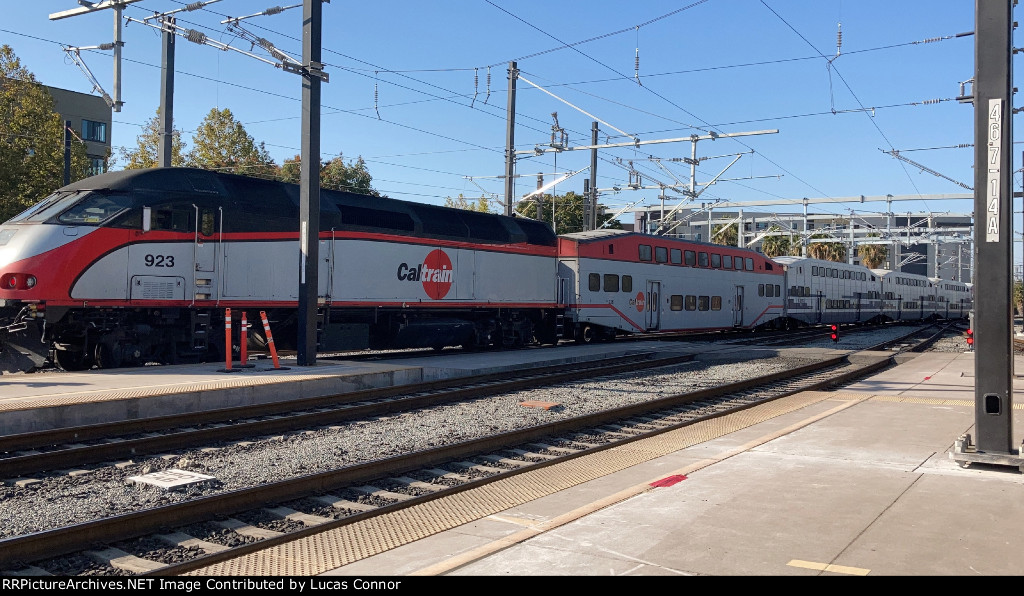 Caltrain 923